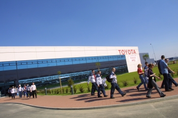 Toyota Brexit fontière fermée usine fermée
