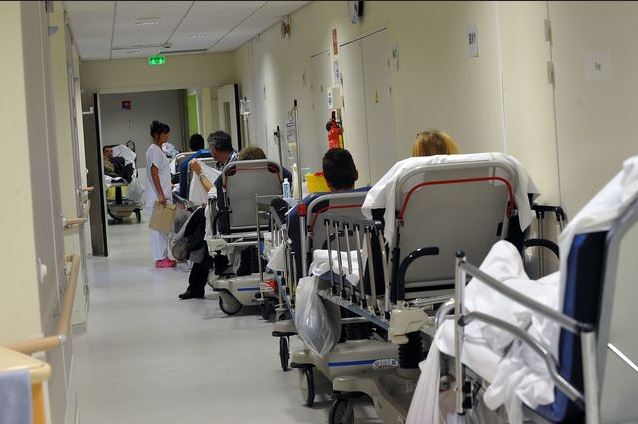 désert médical malades dans les couloirs des hôpitaux c est le meilleur système de santé au monde Le journal citoyen de Haute Marne